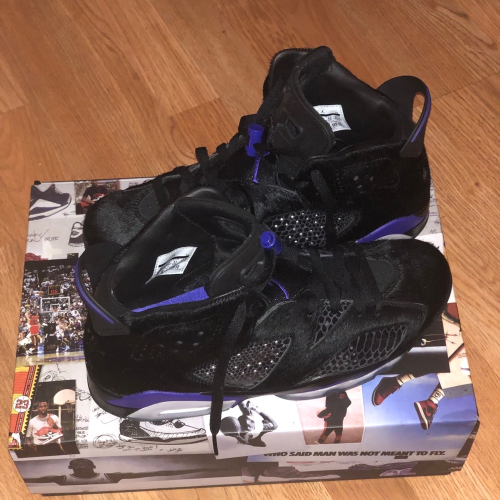 Air Jordan 6 Retro (Social Status)